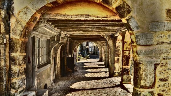 Les arcades médiévales de Noyers