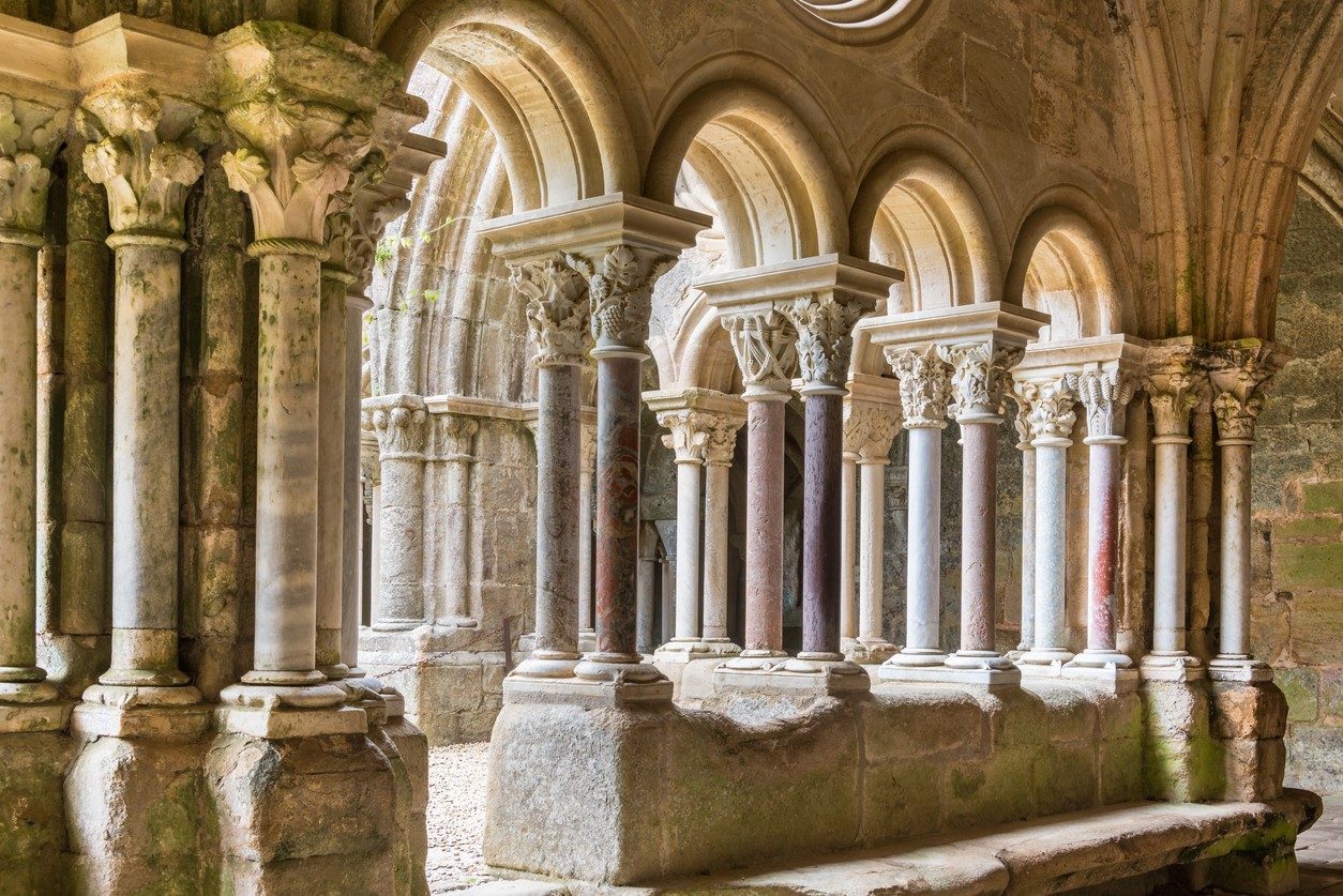 Fontfroide Abbey - What to see in France - CampingFrance.com