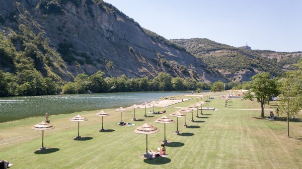  Direct access to the beach on the banks of the Ardèche river