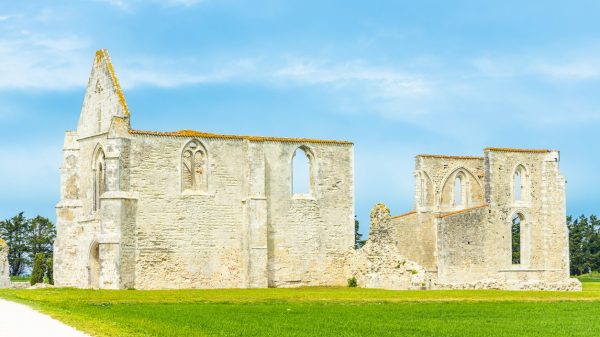 Les ruines de l'abbaye des Châteliers 
