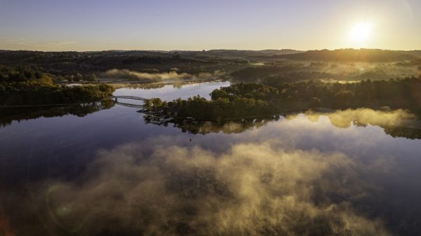 Lever de soleil sur le lac de Saint-Pardoux