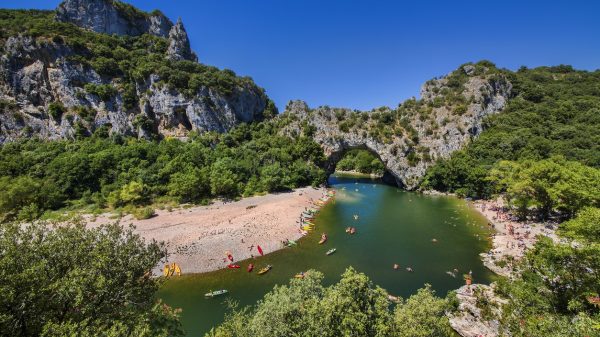 Kanus in den Schluchten der Ardèche