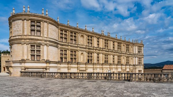 Vue sur le château de Grignan, le plus grand château Renaissance de la région sud est