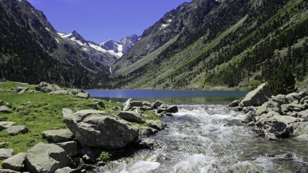 Lac de Gaube dans les montagnes des Pyrénées