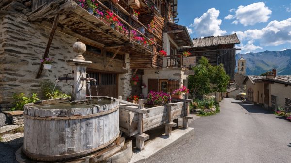 Le village de Saint-Veran dans les Alpes