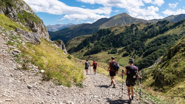 Randonnée sur le chemin du Col de Pau dans les Pyrénées