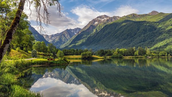 Lac dans les Pyrénées