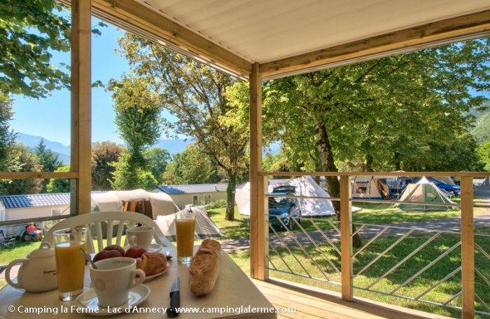 Campingplatz La Ferme In Lathuile Haute Savoie Campingfrance Com